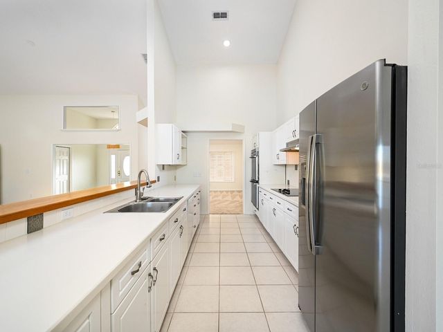 5947 BAYVIEW CIRCLE S, Gulfport, FL 33707