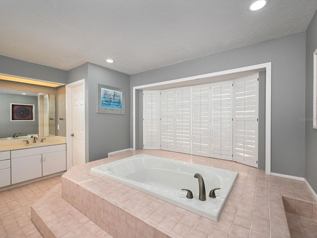 5947 BAYVIEW CIRCLE S, Gulfport, FL 33707