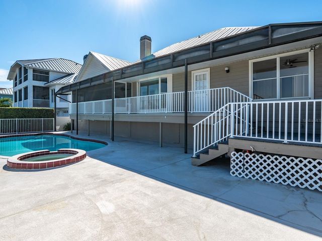 5947 BAYVIEW CIRCLE S, Gulfport, FL 33707