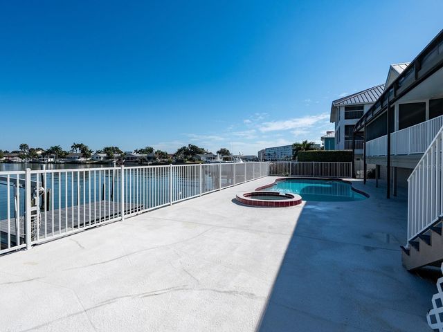 5947 BAYVIEW CIRCLE S, Gulfport, FL 33707