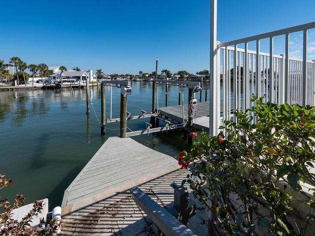 5947 BAYVIEW CIRCLE S, Gulfport, FL 33707