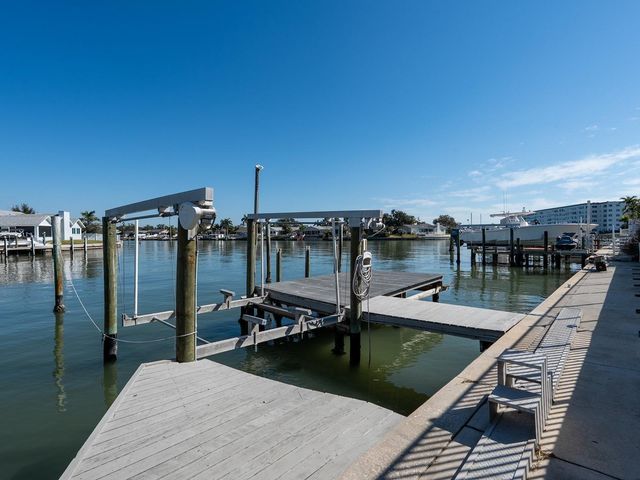 5947 BAYVIEW CIRCLE S, Gulfport, FL 33707