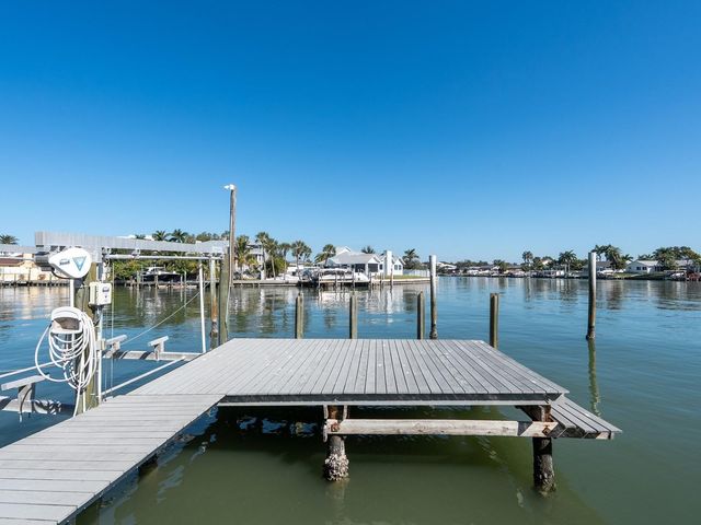 5947 BAYVIEW CIRCLE S, Gulfport, FL 33707