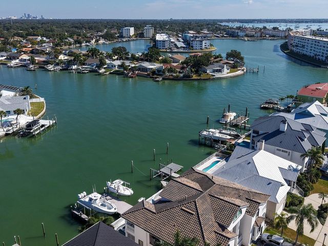 5947 BAYVIEW CIRCLE S, Gulfport, FL 33707