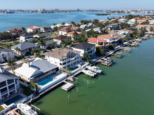 5947 BAYVIEW CIRCLE S, Gulfport, FL 33707