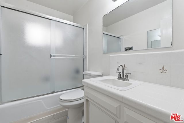 2332 S Beverly Glen Boulevard 3, Los Angeles, CA 90064
