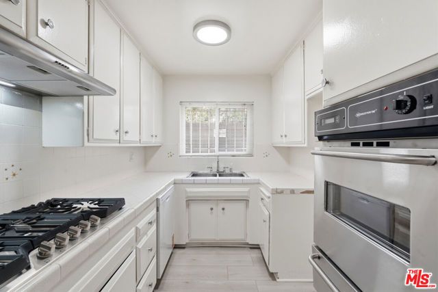 2332 S Beverly Glen Boulevard 3, Los Angeles, CA 90064