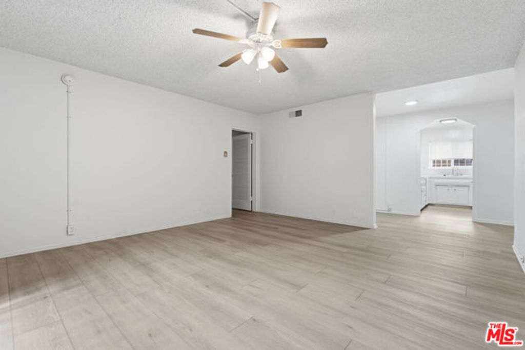 2332 S Beverly Glen Boulevard 3, Los Angeles, CA 90064