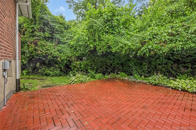 4606 247th Street, Douglaston, NY 11362