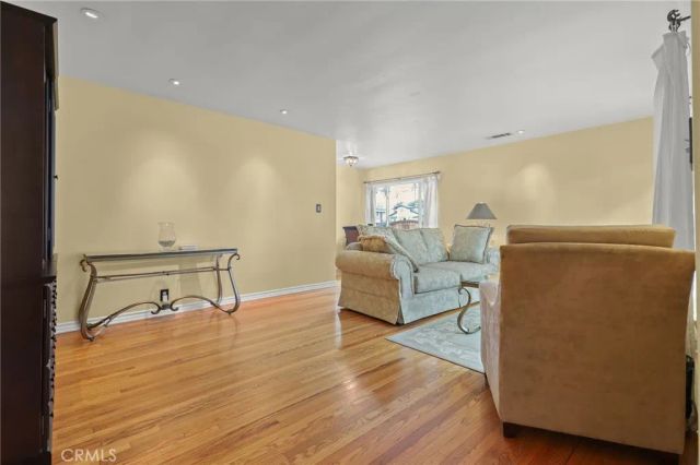 521 N California Street, Burbank, CA 91505