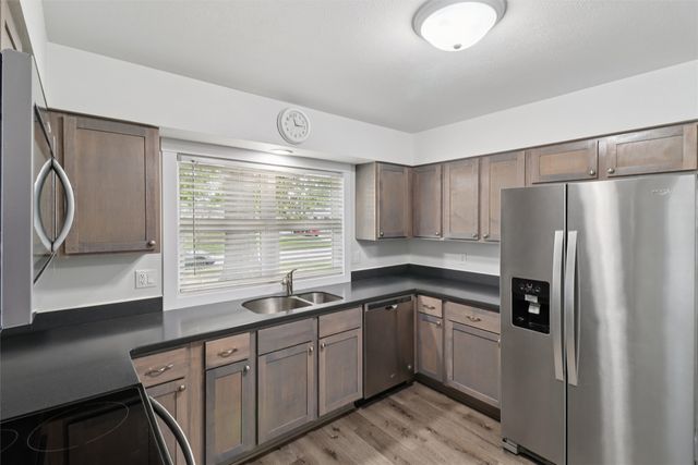 810 W Salem Avenue, Indianola, IA 50125