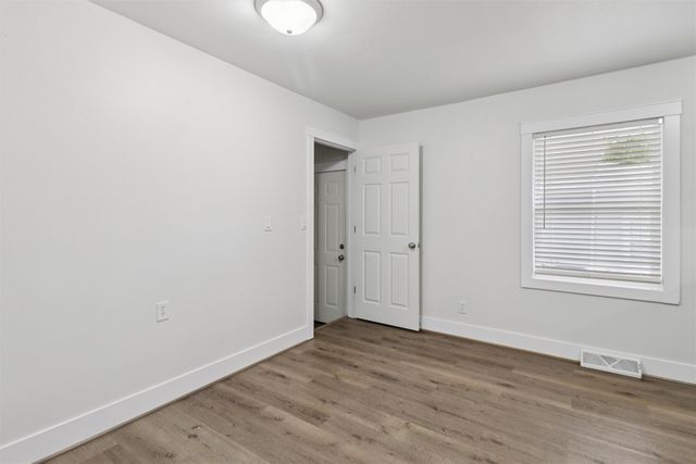 810 W Salem Avenue, Indianola, IA 50125