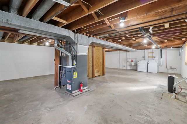 810 W Salem Avenue, Indianola, IA 50125