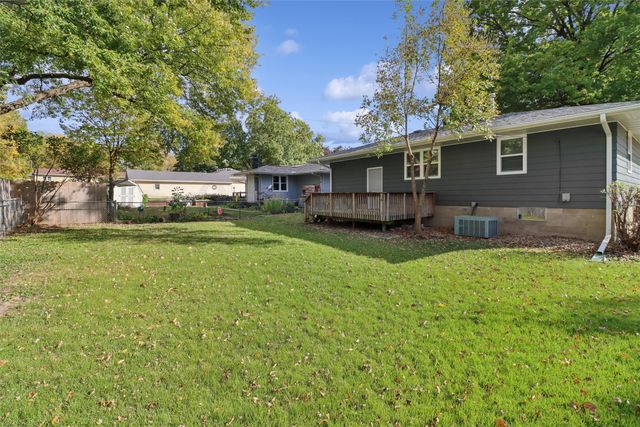 810 W Salem Avenue, Indianola, IA 50125