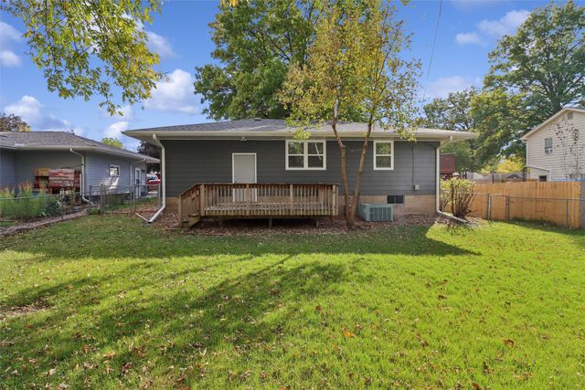 810 W Salem Avenue, Indianola, IA 50125