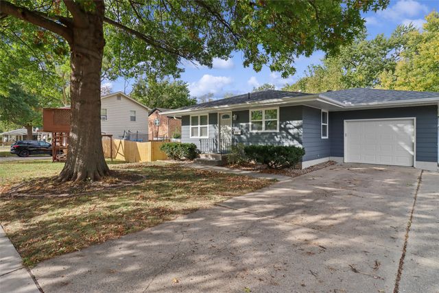 810 W Salem Avenue, Indianola, IA 50125