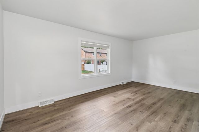 810 W Salem Avenue, Indianola, IA 50125