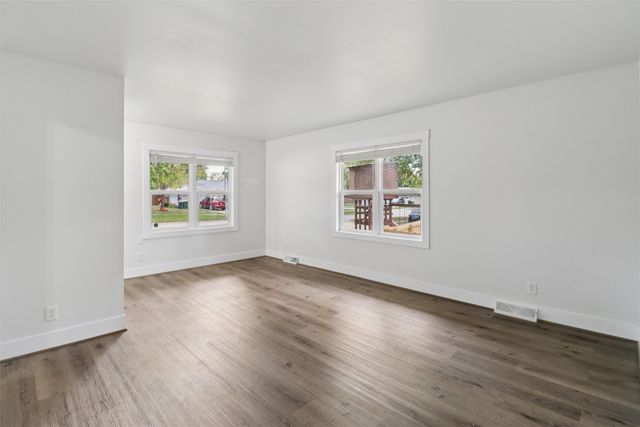 810 W Salem Avenue, Indianola, IA 50125