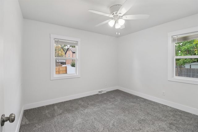 810 W Salem Avenue, Indianola, IA 50125