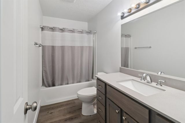 810 W Salem Avenue, Indianola, IA 50125