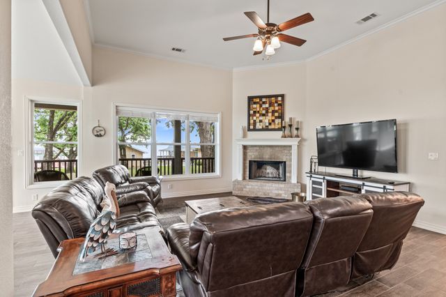 321 Bay Court, Gun Barrel City, TX 75156