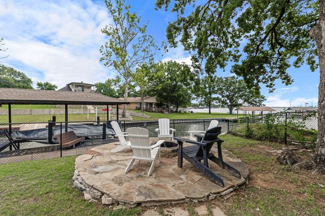 321 Bay Court, Gun Barrel City, TX 75156