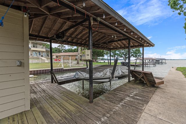 321 Bay Court, Gun Barrel City, TX 75156