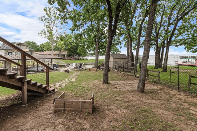 321 Bay Court, Gun Barrel City, TX 75156
