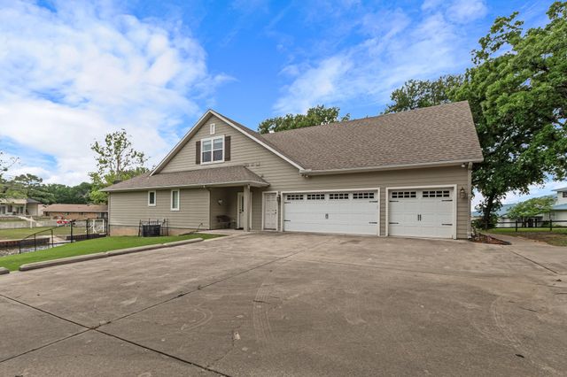 321 Bay Court, Gun Barrel City, TX 75156