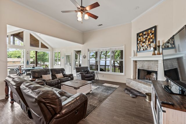 321 Bay Court, Gun Barrel City, TX 75156