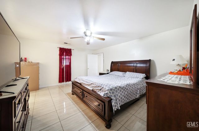 5918 Foss Ridge Court, Bakersfield, CA 93313