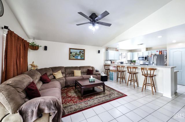 5918 Foss Ridge Court, Bakersfield, CA 93313