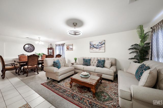 5918 Foss Ridge Court, Bakersfield, CA 93313