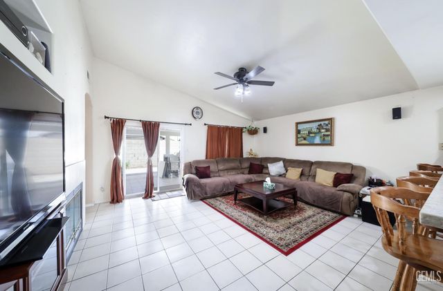 5918 Foss Ridge Court, Bakersfield, CA 93313