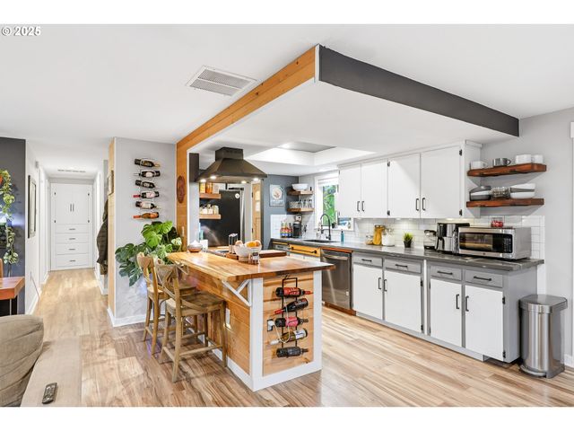 748 Sw WILLOWBROOK Ave, Gresham, OR 97080