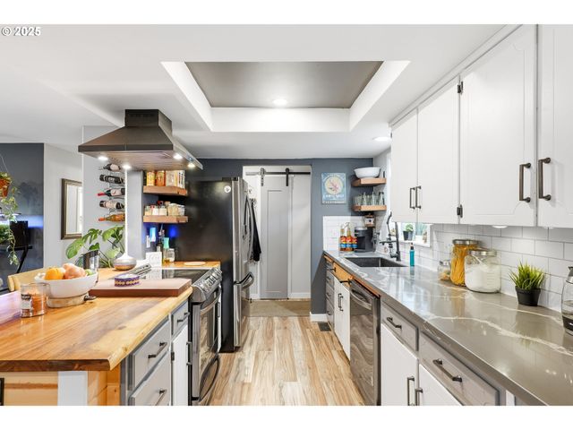 748 Sw WILLOWBROOK Ave, Gresham, OR 97080