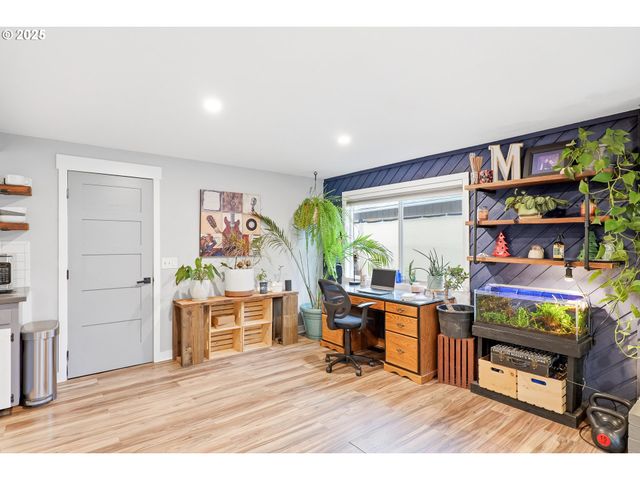 748 Sw WILLOWBROOK Ave, Gresham, OR 97080