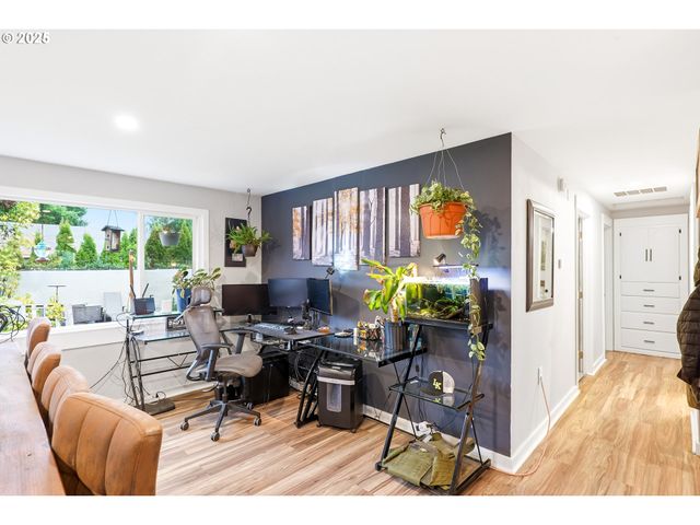 748 Sw WILLOWBROOK Ave, Gresham, OR 97080