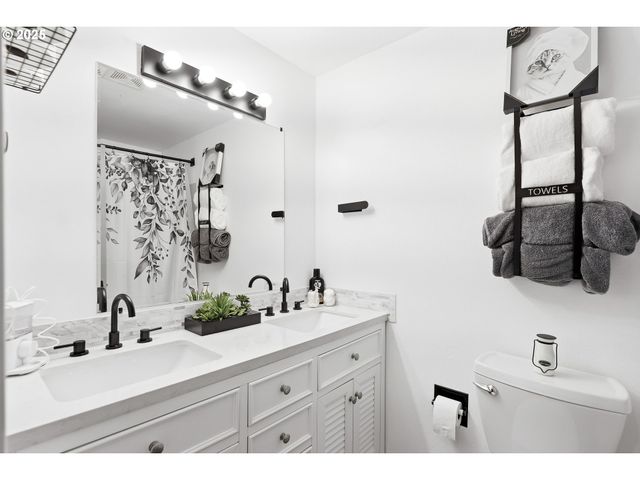 748 Sw WILLOWBROOK Ave, Gresham, OR 97080