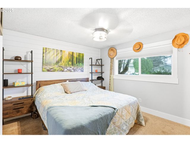 748 Sw WILLOWBROOK Ave, Gresham, OR 97080