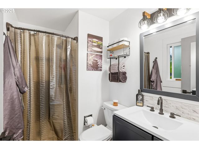 748 Sw WILLOWBROOK Ave, Gresham, OR 97080