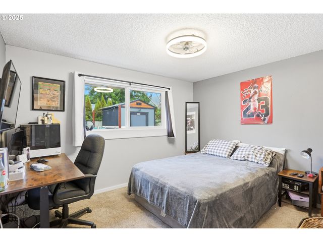 748 Sw WILLOWBROOK Ave, Gresham, OR 97080