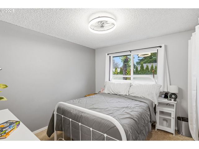 748 Sw WILLOWBROOK Ave, Gresham, OR 97080