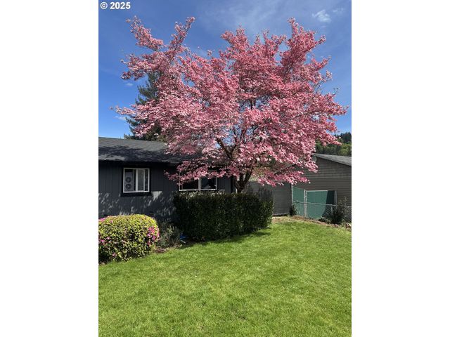 748 Sw WILLOWBROOK Ave, Gresham, OR 97080