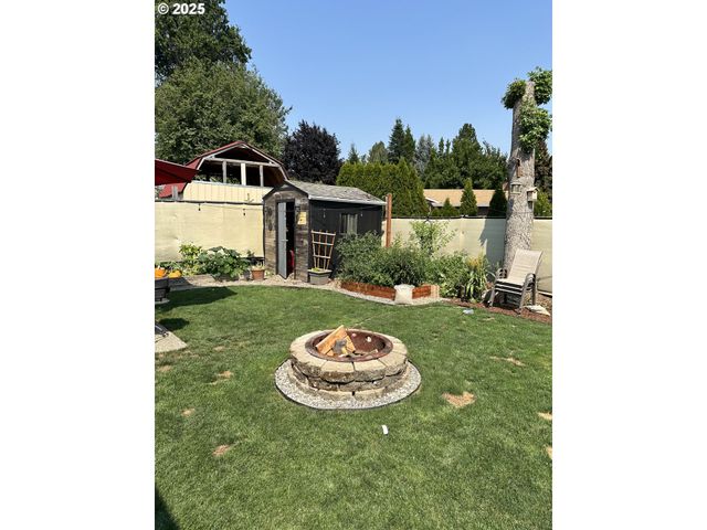 748 Sw WILLOWBROOK Ave, Gresham, OR 97080