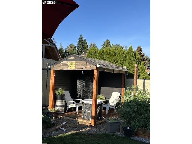 748 Sw WILLOWBROOK Ave, Gresham, OR 97080