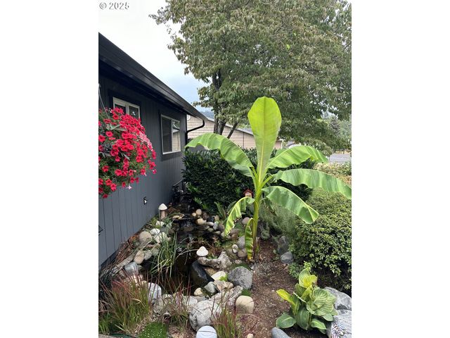 748 Sw WILLOWBROOK Ave, Gresham, OR 97080