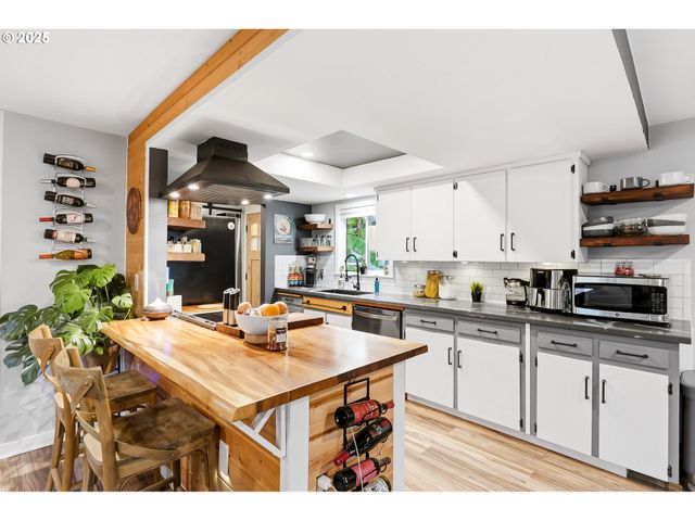 748 Sw WILLOWBROOK Ave, Gresham, OR 97080