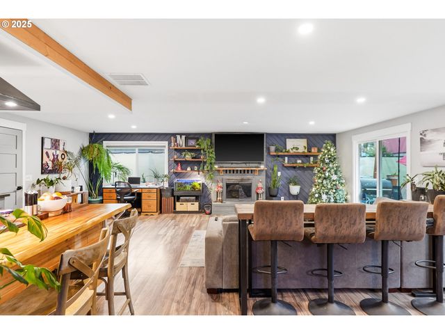 748 Sw WILLOWBROOK Ave, Gresham, OR 97080