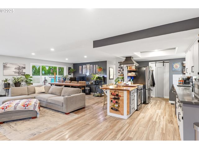 748 Sw WILLOWBROOK Ave, Gresham, OR 97080